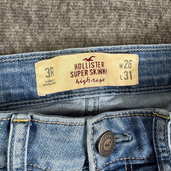 Hollister Super Skinny size 3 High Rise Ripped Knee Light Wash Jeans - Picture 6 of 7